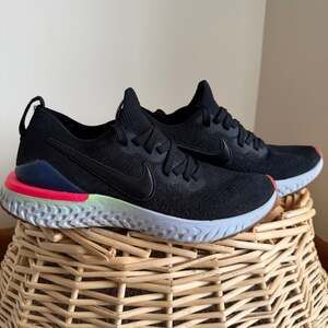 Nike Epic React Flyknit 2 Black Sapphire Hyper Pink Pixel - BQ8927-003